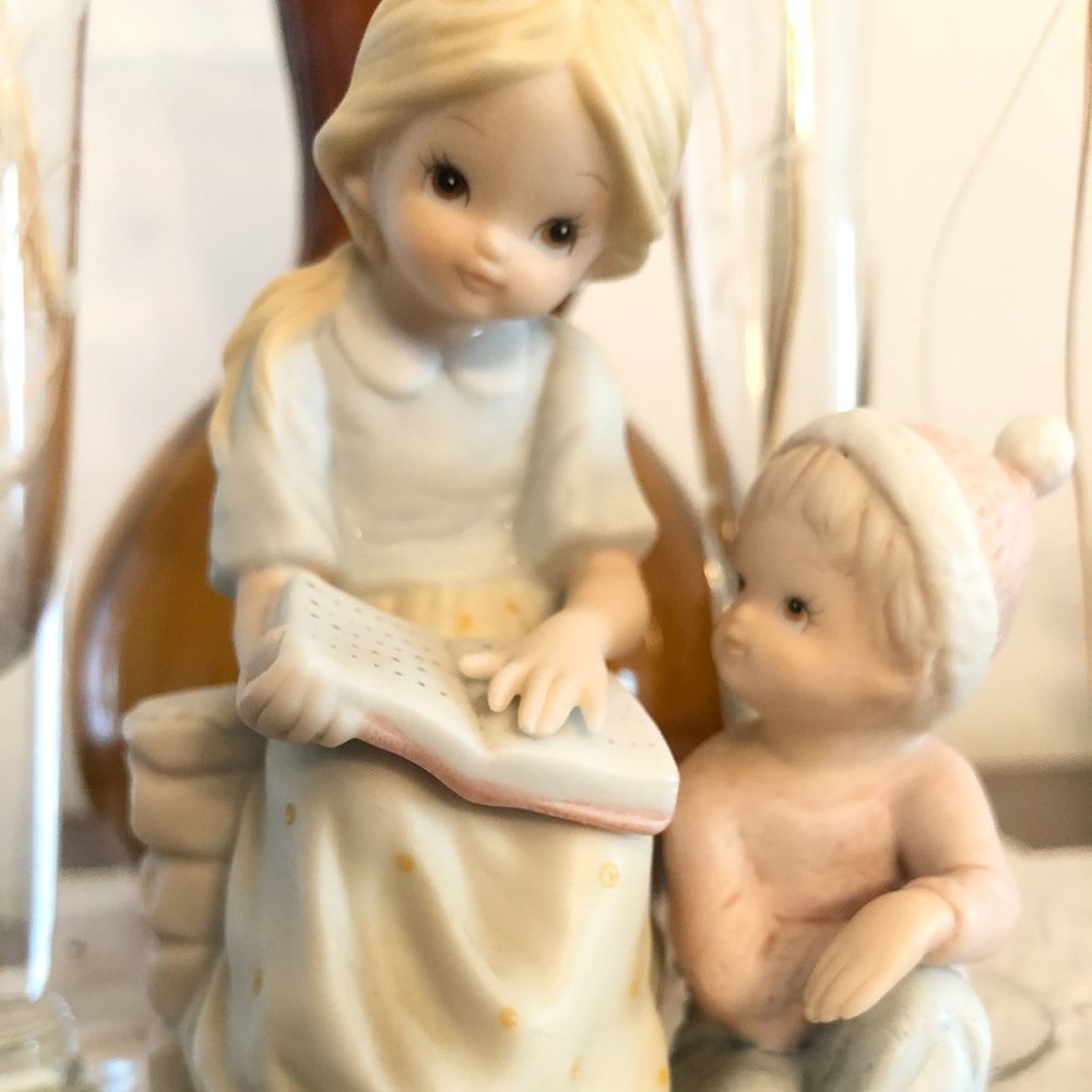 LEFTON LEARNING FROM THE BIBLE #03852 PORCELAIN FIGURINE CHRISTOPHER COLLECTION